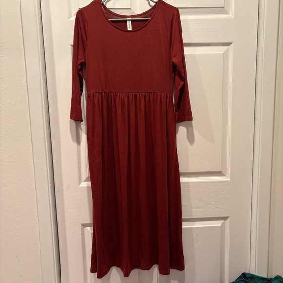 Zenana Outfitters Dresses & Skirts - Zenana Outfitters Rust 3/4 Length Sleeve Dress - Size Large